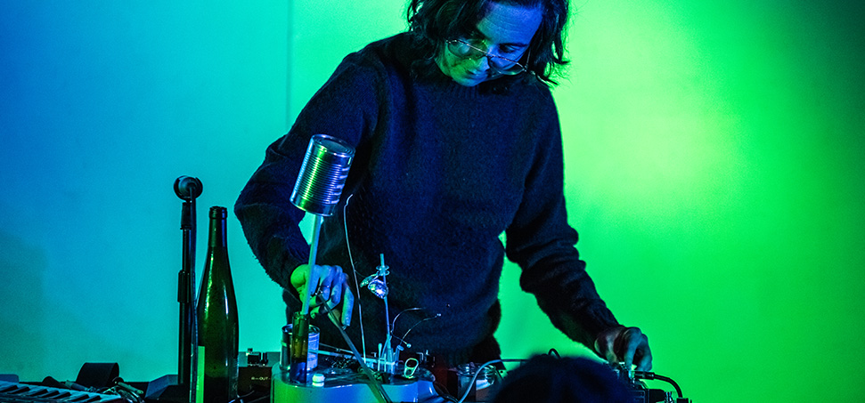 Rubbish Music: Composição e Performance Sonora com Objetos Descartados